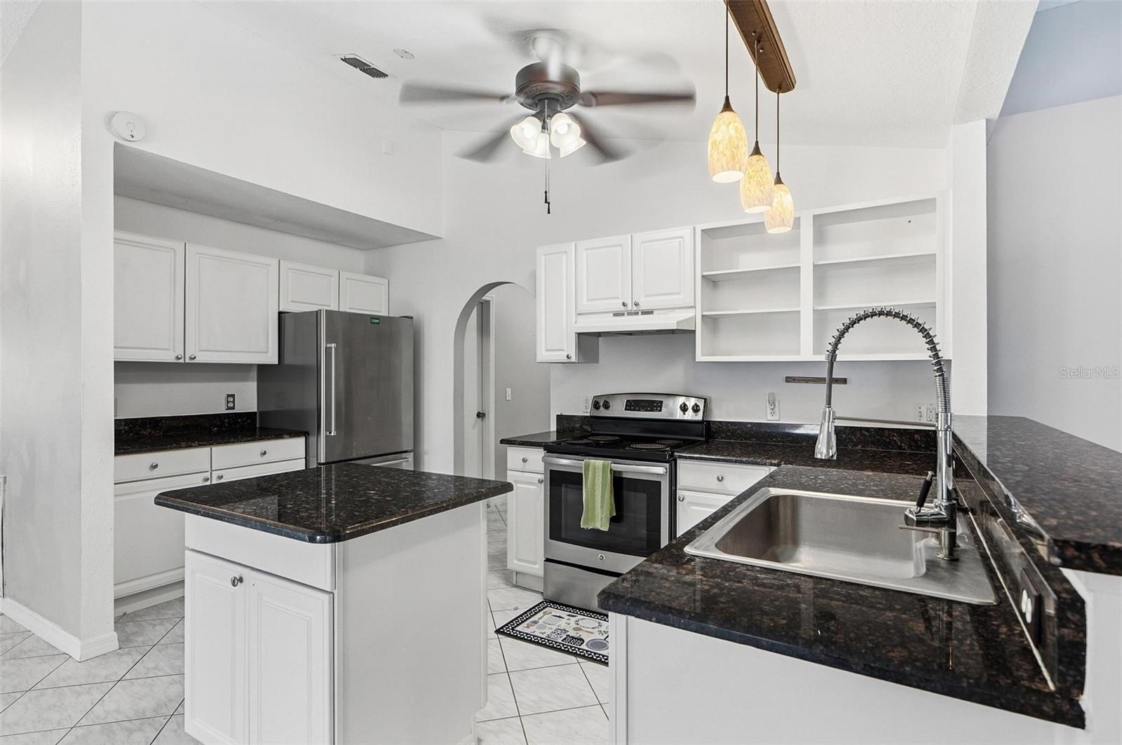 Image 3 of 57 For 610 Summit Avenue