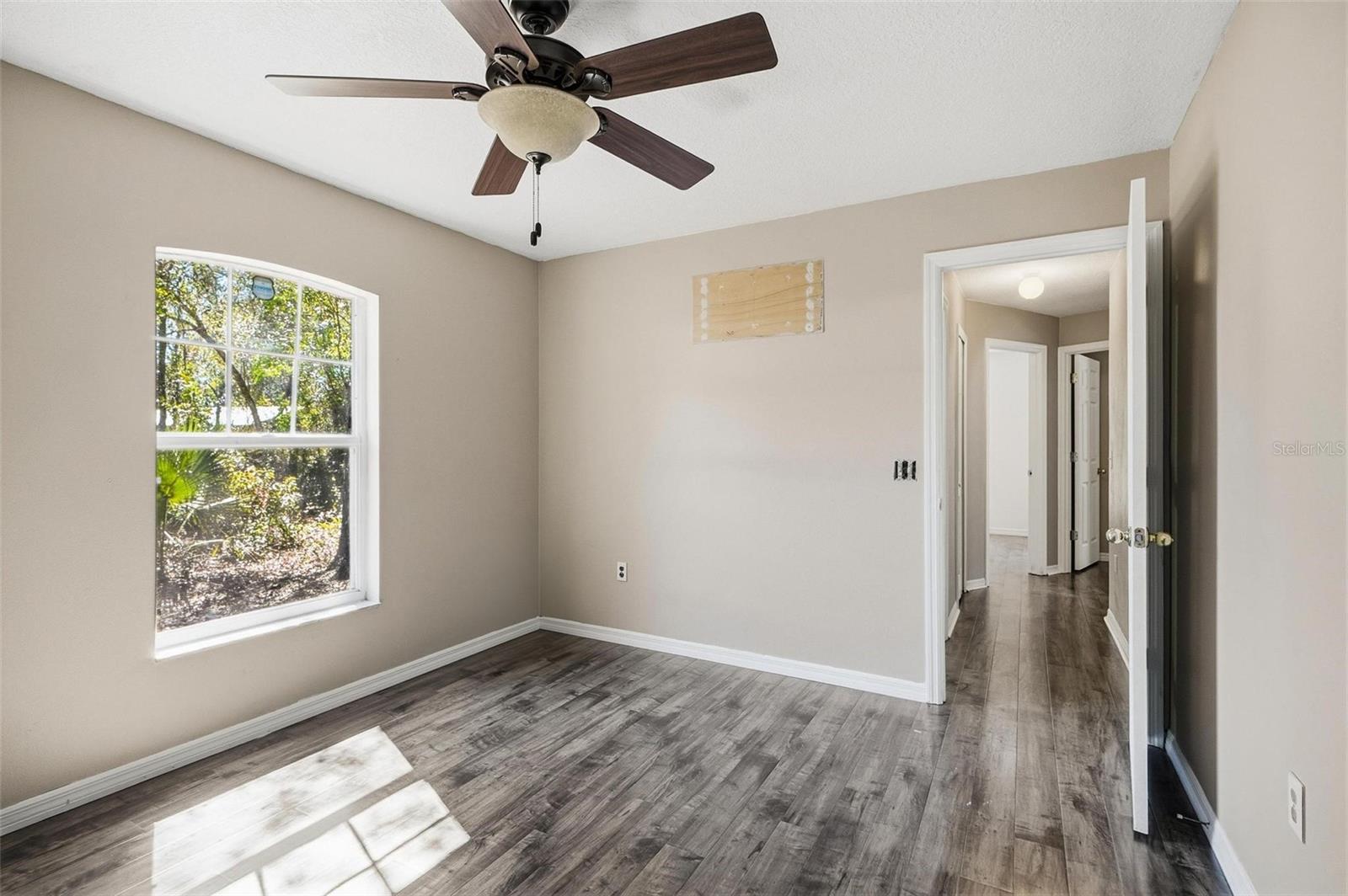 Image 30 of 57 For 610 Summit Avenue