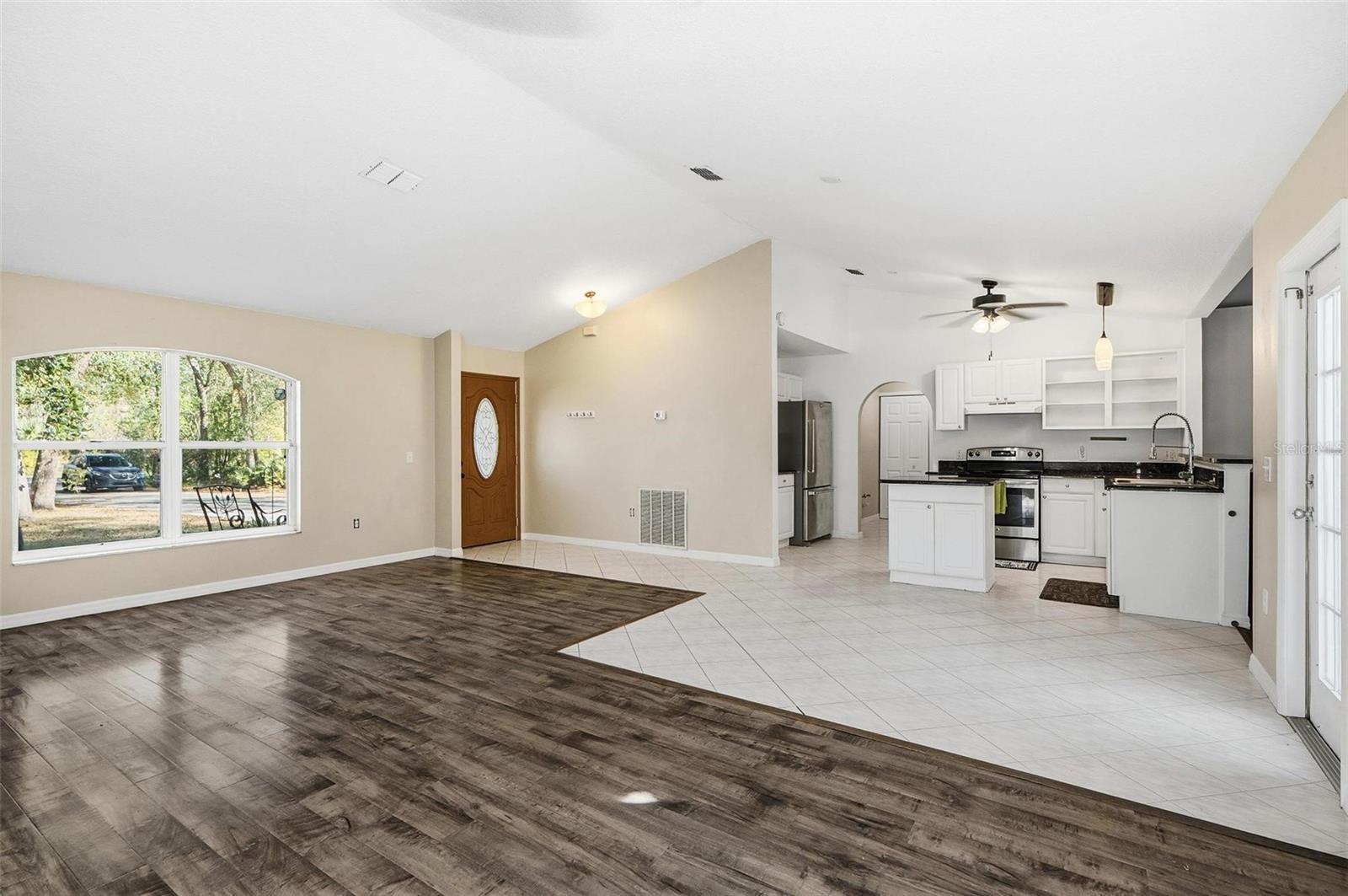 Image 37 of 57 For 610 Summit Avenue