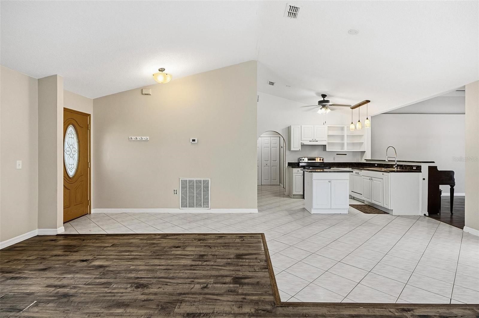 Image 40 of 57 For 610 Summit Avenue