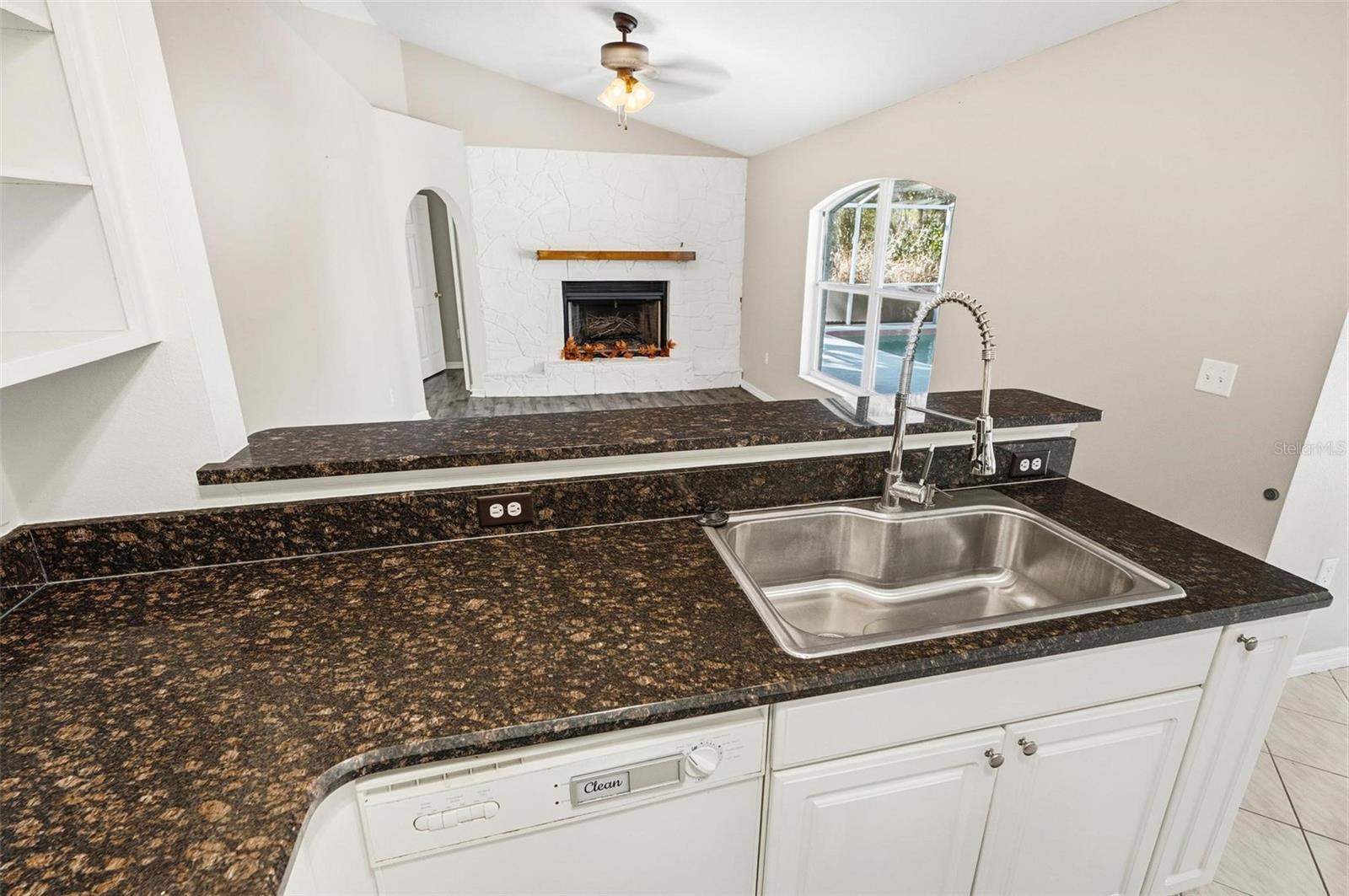 Image 41 of 57 For 610 Summit Avenue