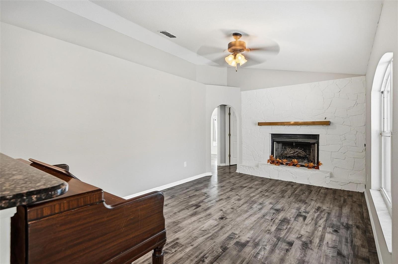 Image 42 of 57 For 610 Summit Avenue