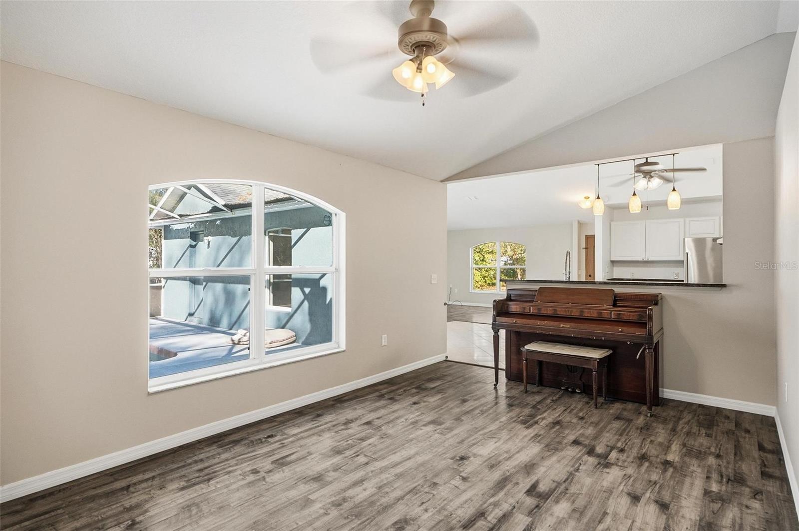 Image 44 of 57 For 610 Summit Avenue