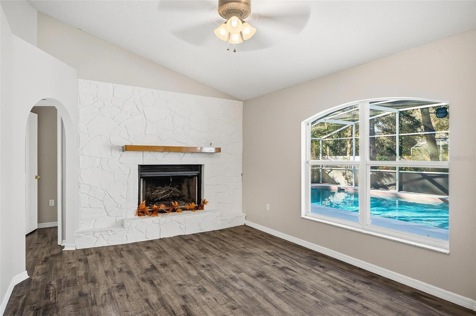 Image 45 of 57 For 610 Summit Avenue