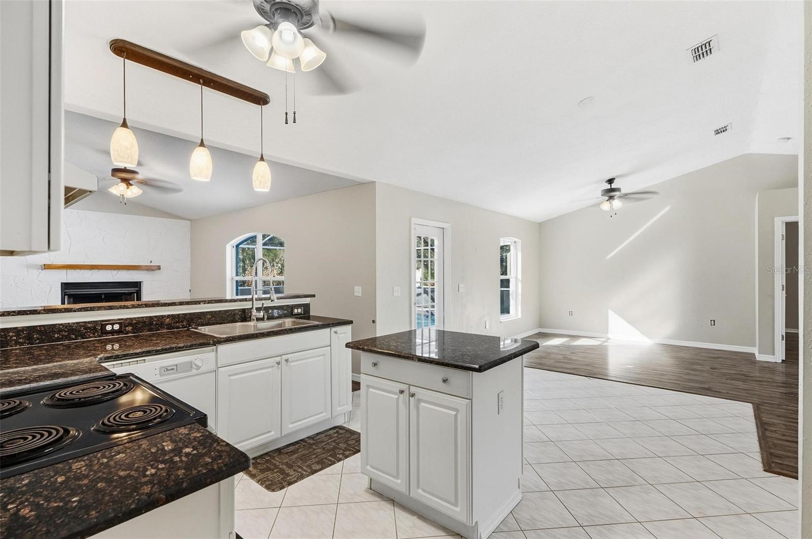 Image 6 of 57 For 610 Summit Avenue