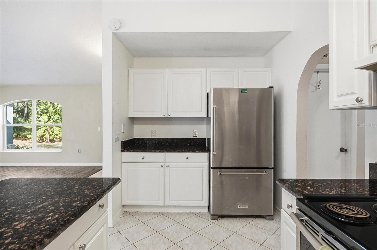 Image 7 of 57 For 610 Summit Avenue