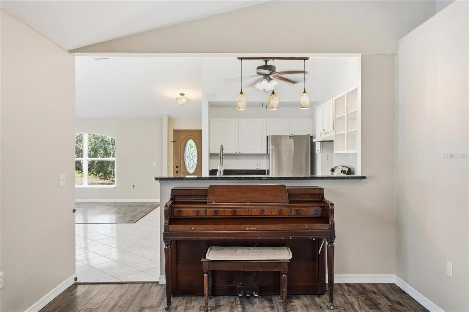 Image 8 of 57 For 610 Summit Avenue