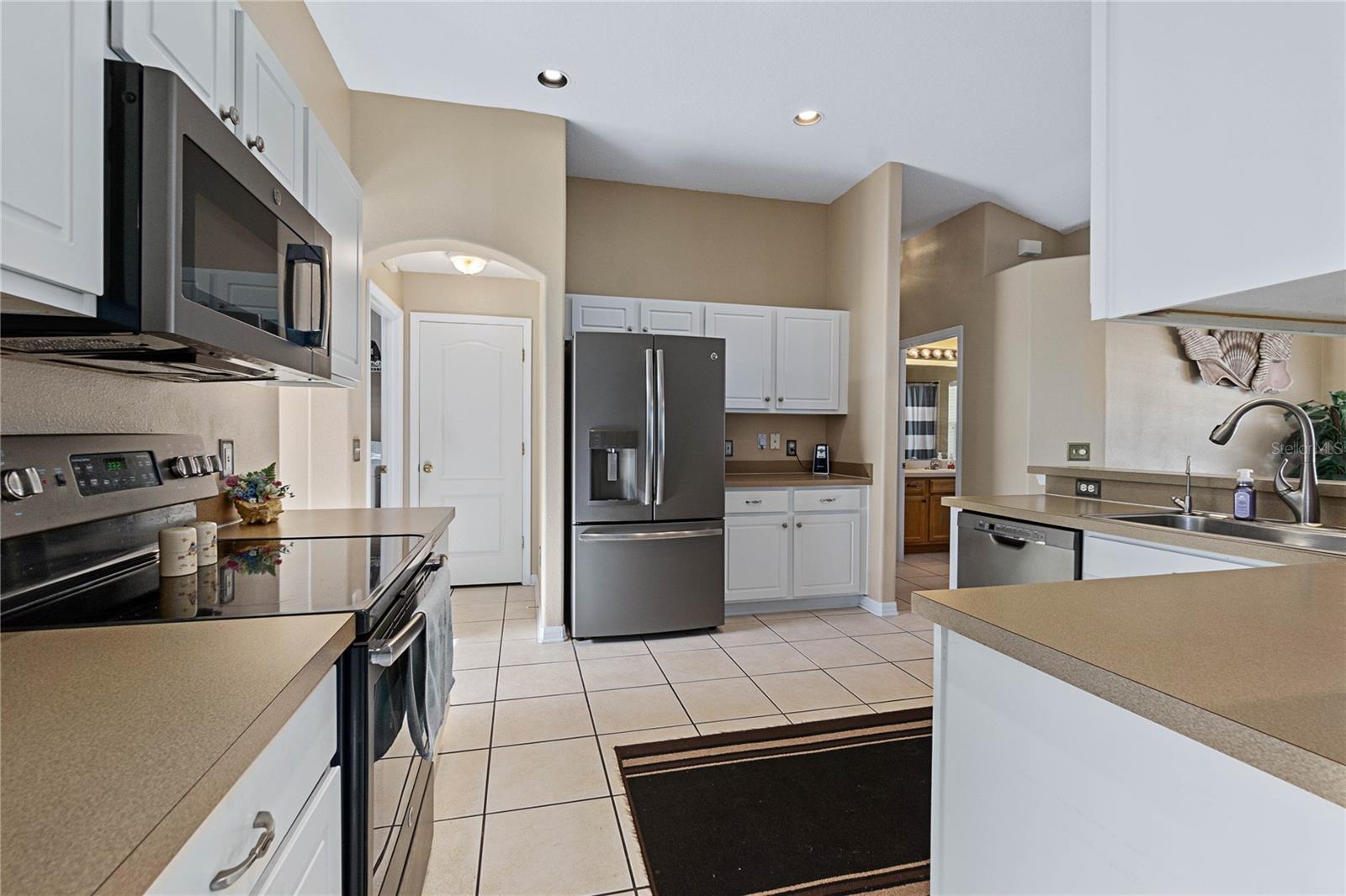 Image 16 of 40 For 9 Becker Lane