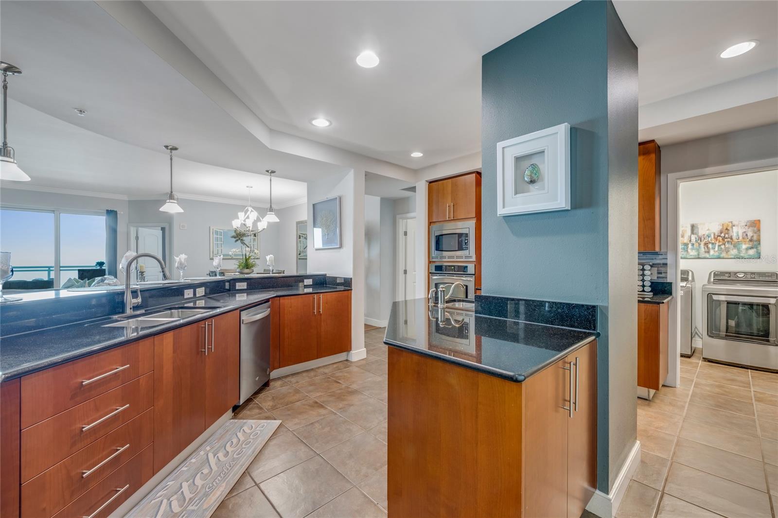 Image 27 of 51 For 1925 Atlantic Avenue 1005