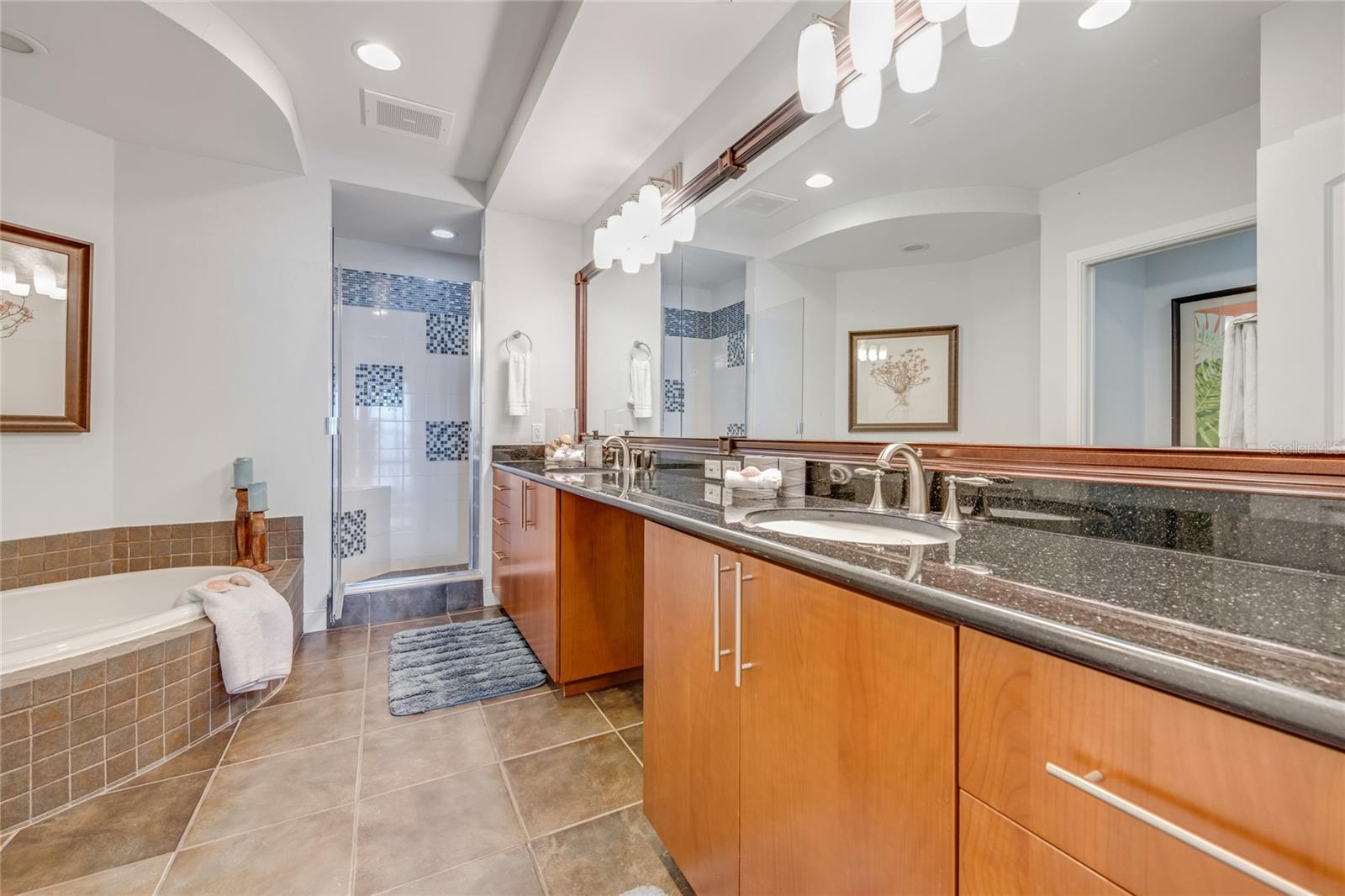 Image 46 of 51 For 1925 Atlantic Avenue 1005