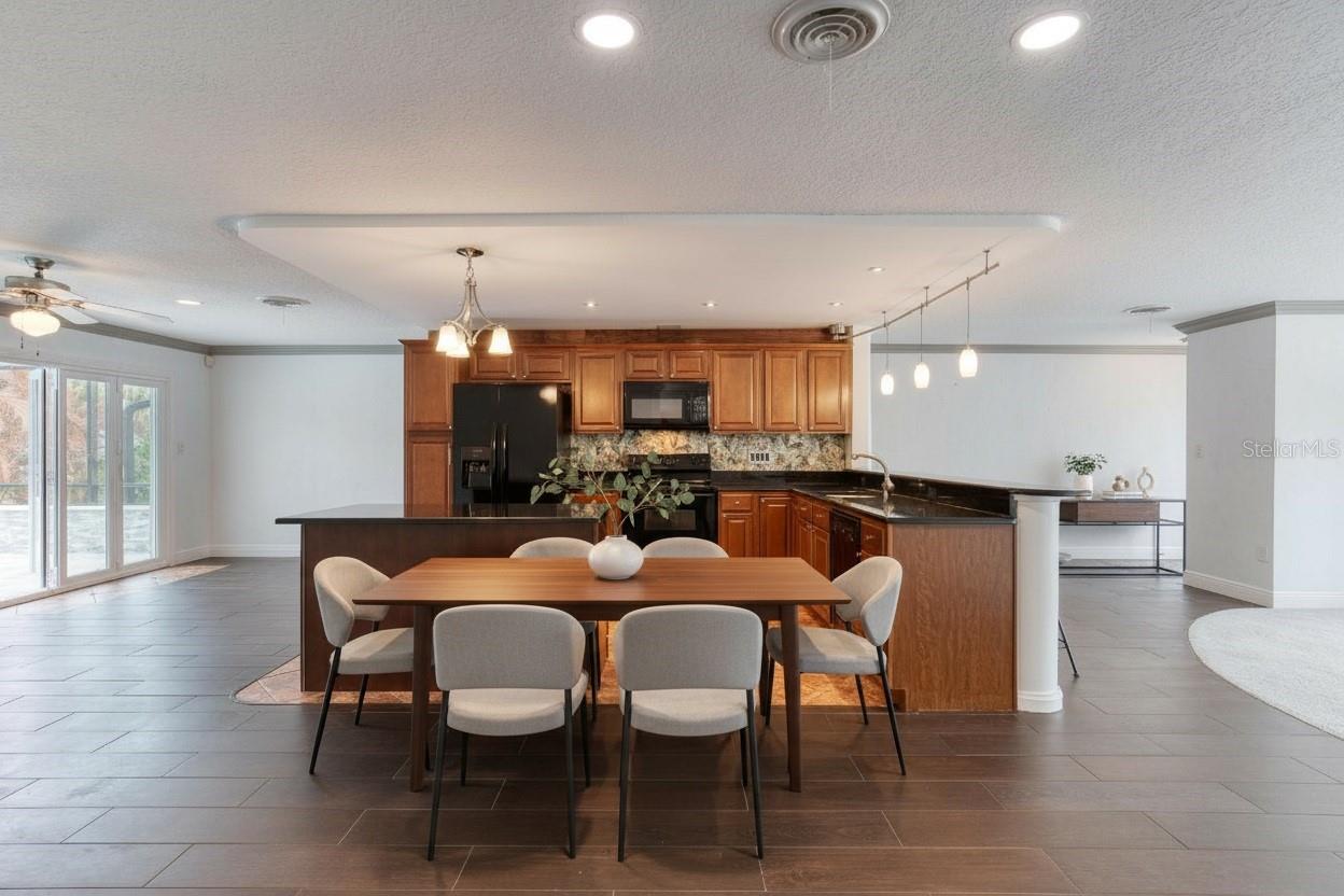 Image 13 of 68 For 19 Woodhaven Circle