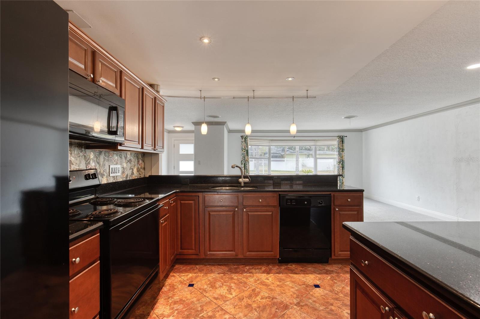 Image 16 of 68 For 19 Woodhaven Circle