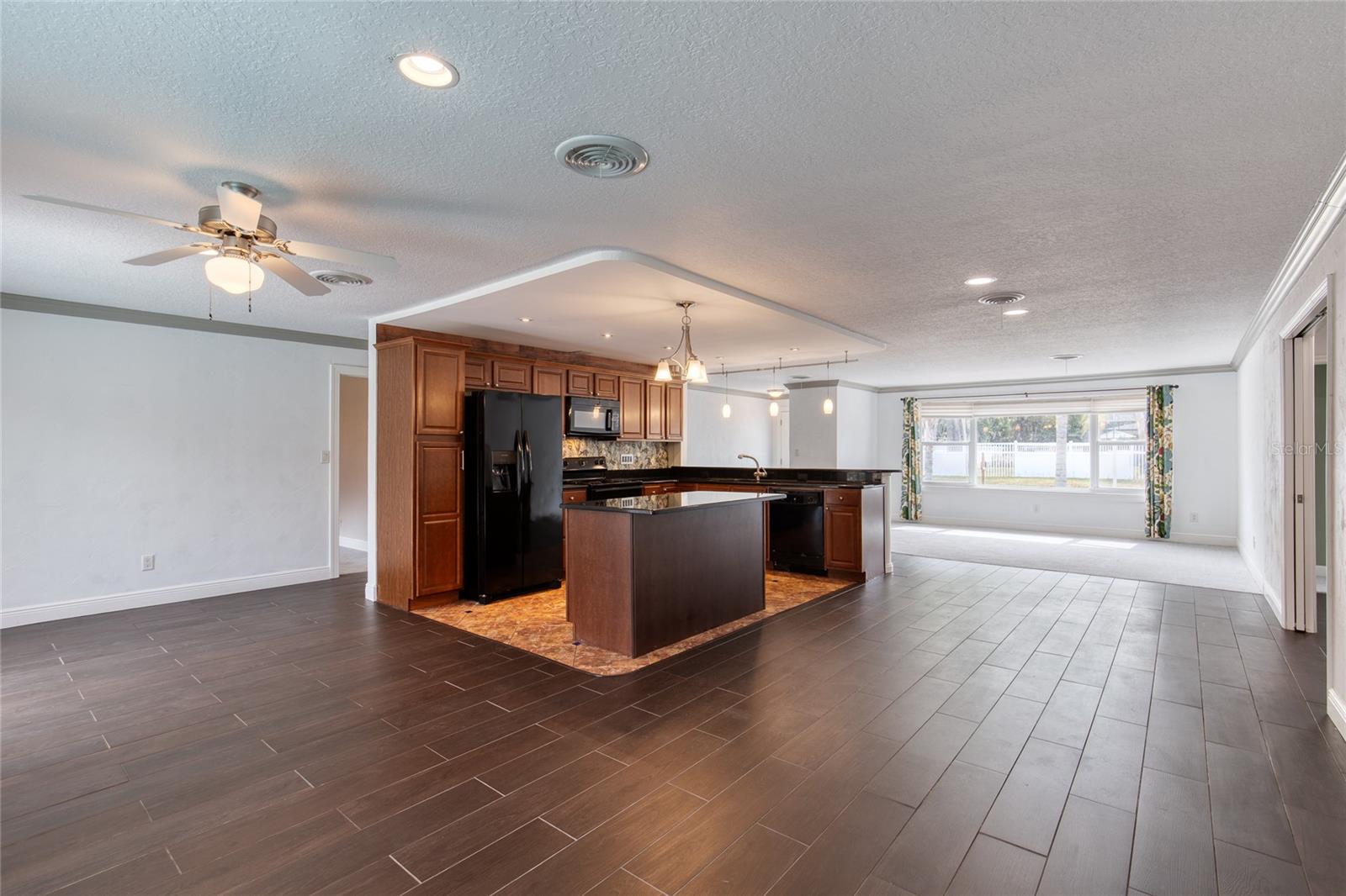 Image 19 of 68 For 19 Woodhaven Circle