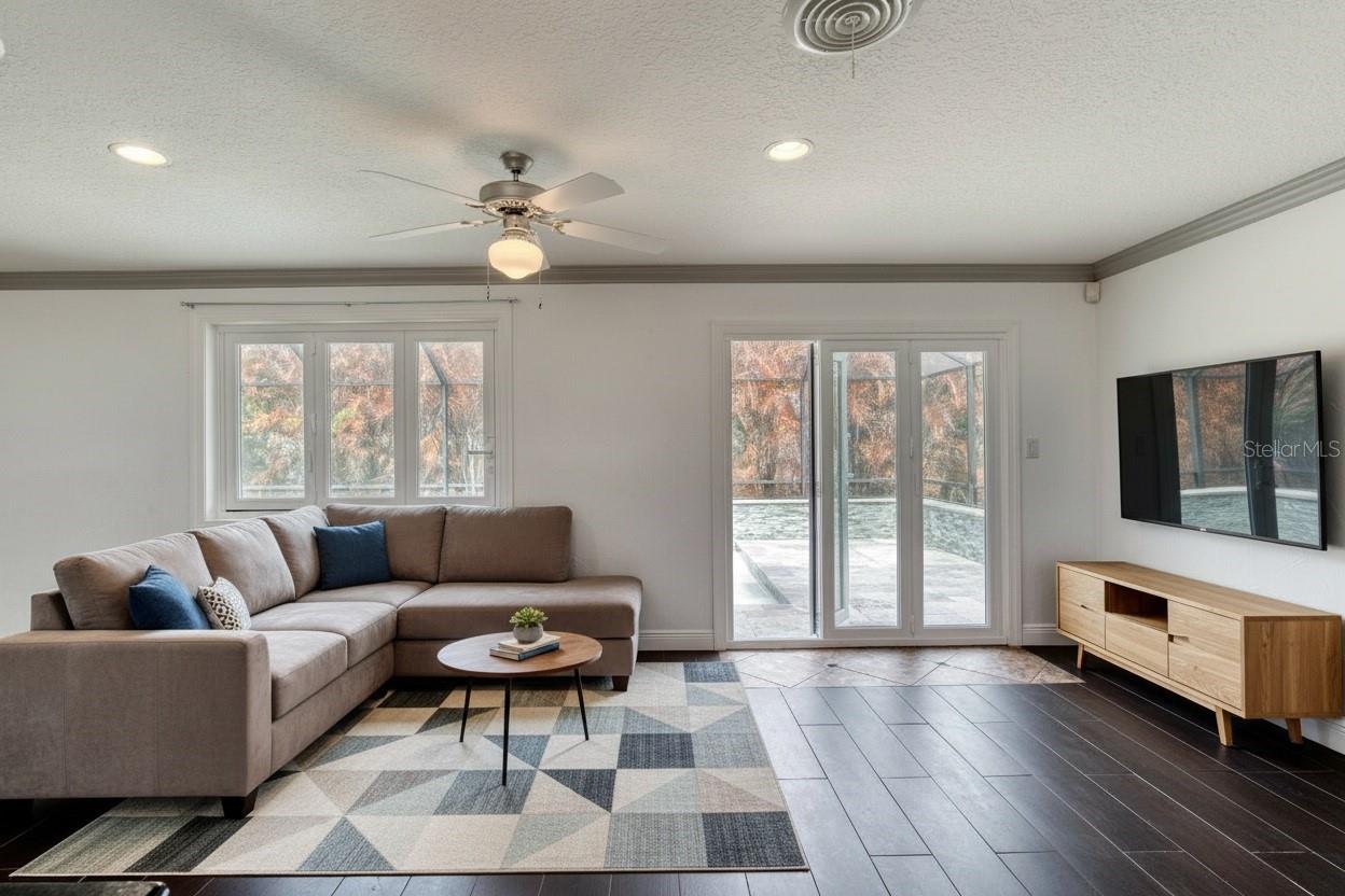 Image 23 of 68 For 19 Woodhaven Circle