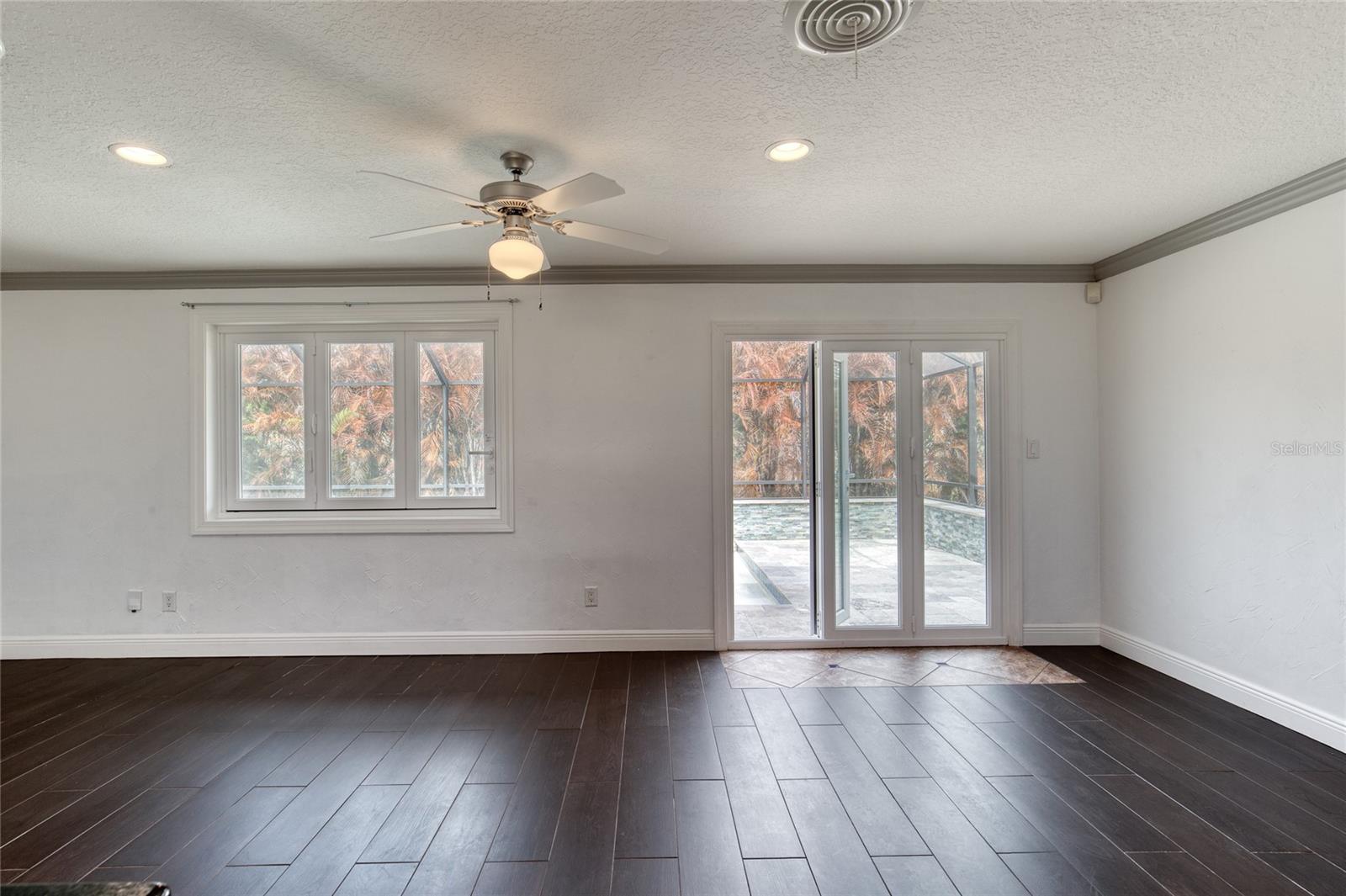 Image 24 of 68 For 19 Woodhaven Circle