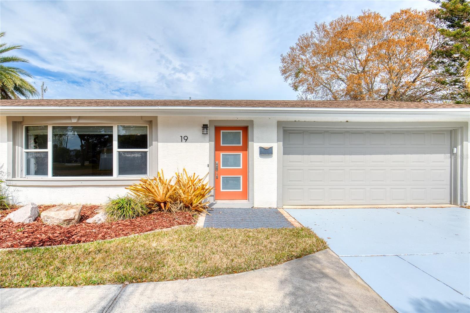 Image 3 of 68 For 19 Woodhaven Circle