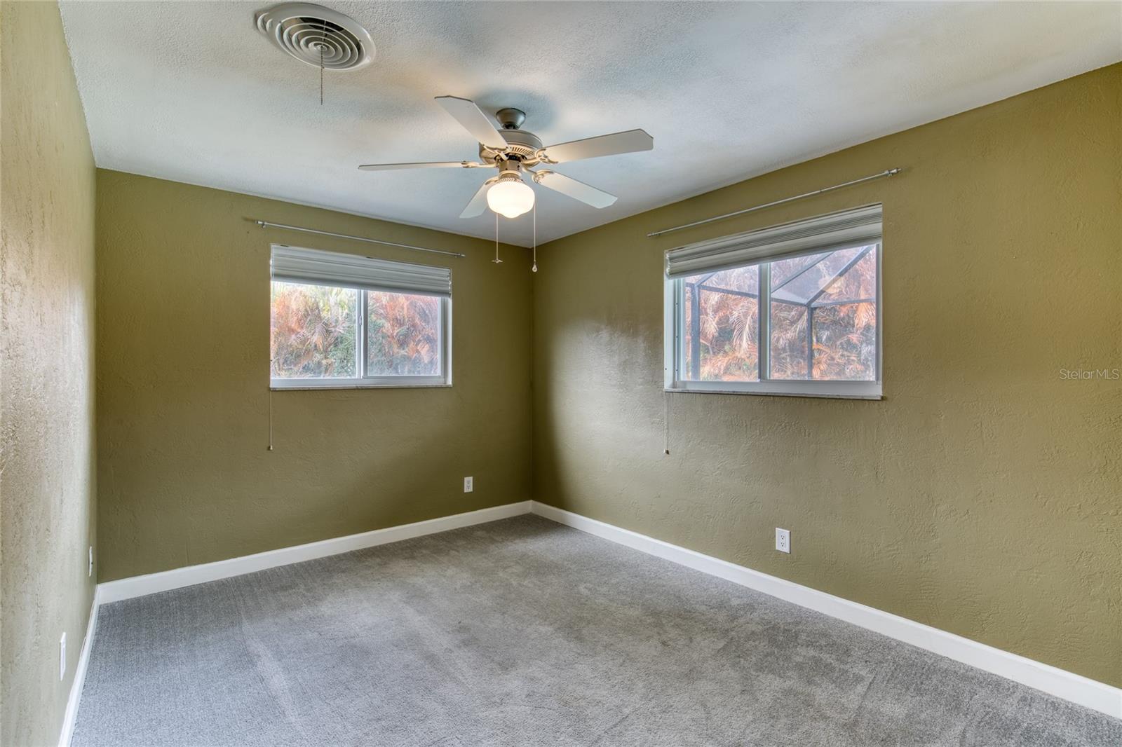 Image 33 of 68 For 19 Woodhaven Circle