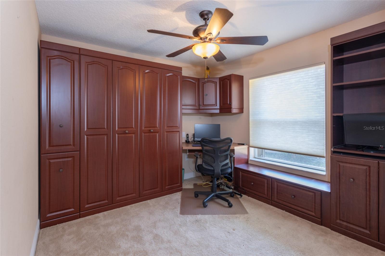 Image 32 of 50 For 22 Seathorn Path