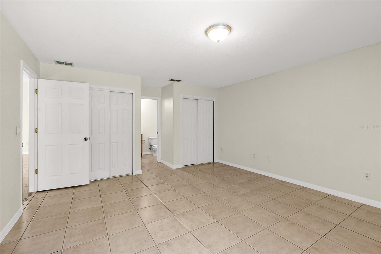 Image 17 of 48 For 18 Prospect Lane A & B