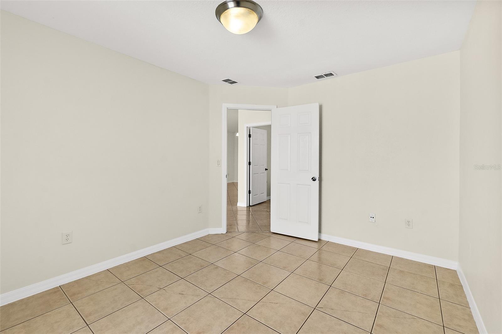 Image 20 of 48 For 18 Prospect Lane A & B