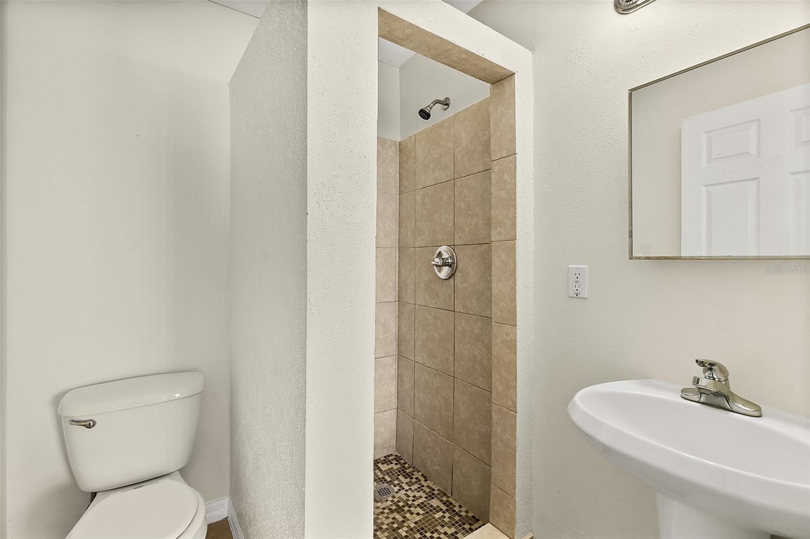 Image 22 of 48 For 18 Prospect Lane A & B