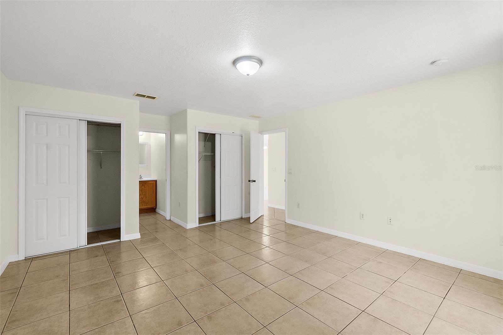 Image 35 of 48 For 18 Prospect Lane A & B