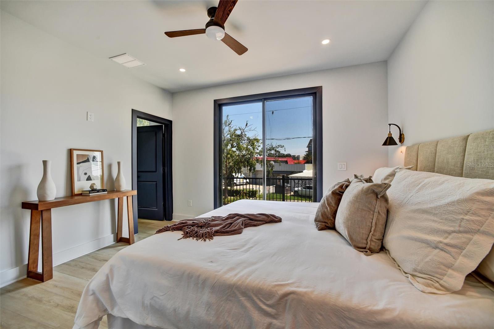 Image 17 of 37 For 18 Clark Street