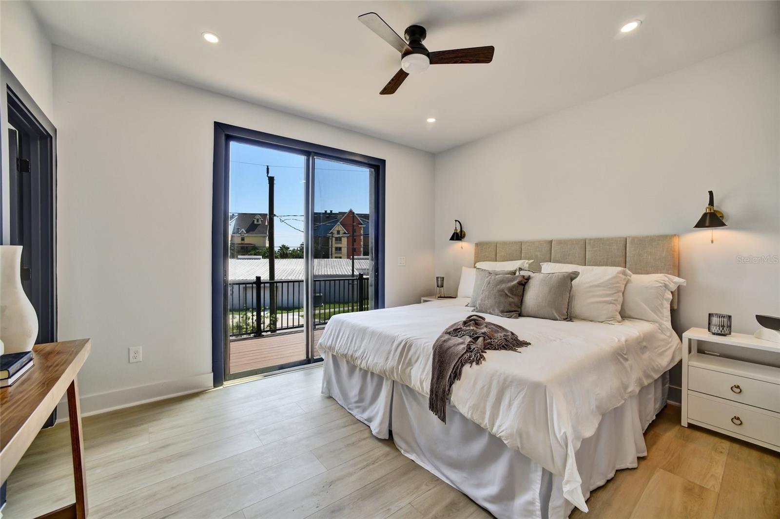 Image 22 of 37 For 18 Clark Street