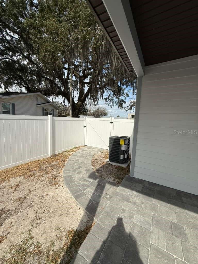 Image 27 of 37 For 18 Clark Street