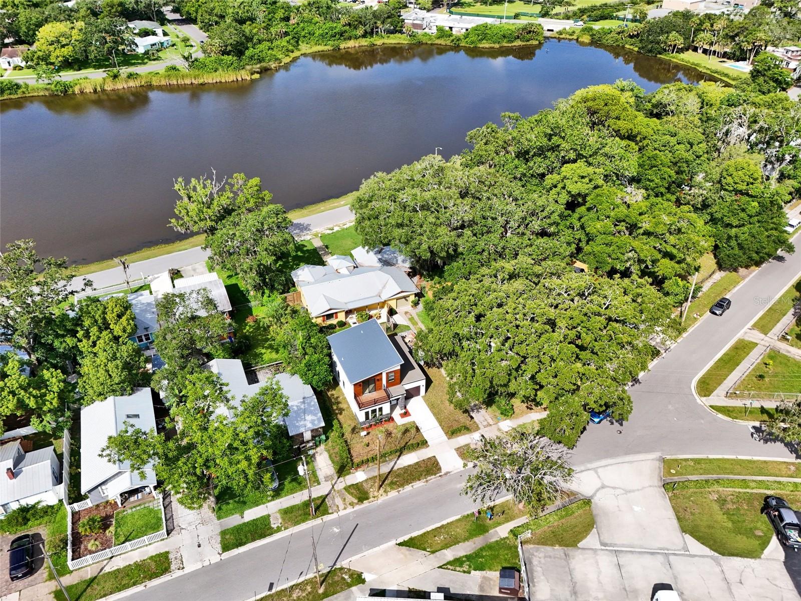 Image 32 of 37 For 18 Clark Street