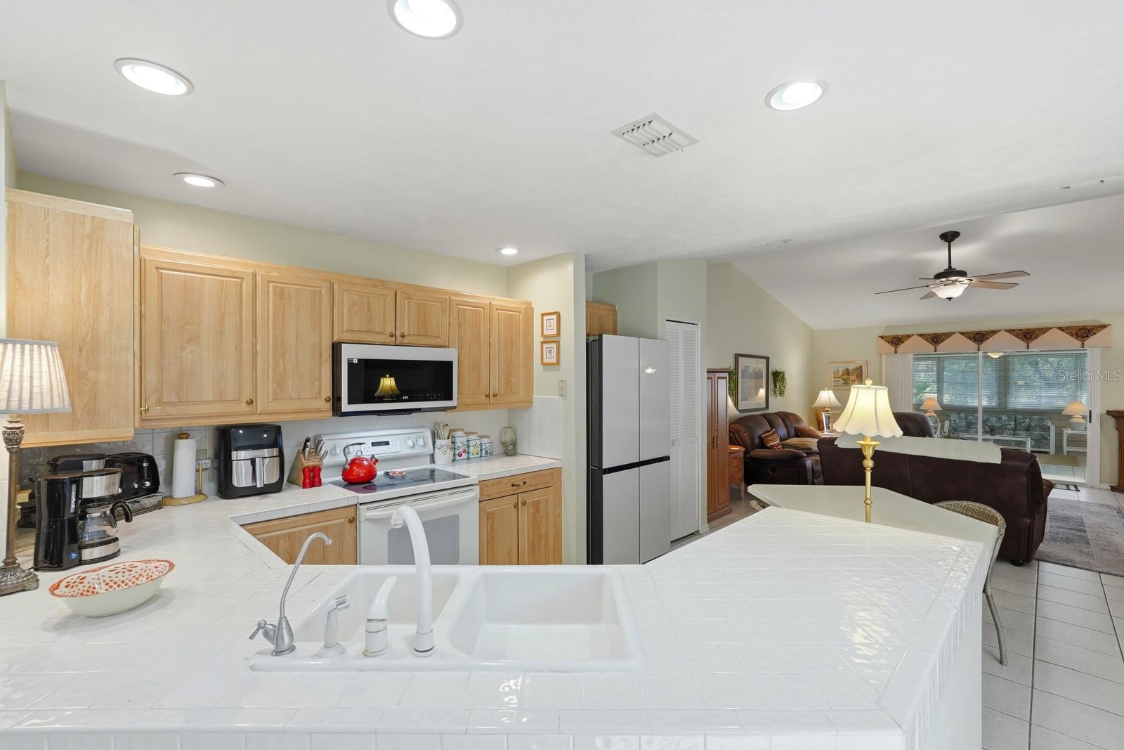 Image 11 of 60 For 38 Treetop Circle