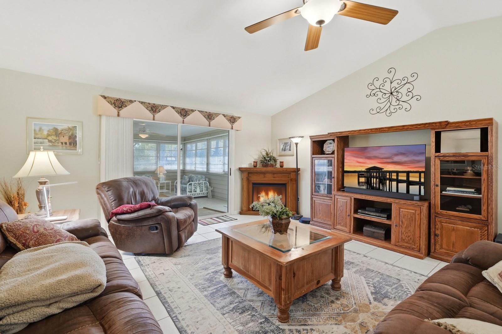 Image 17 of 60 For 38 Treetop Circle