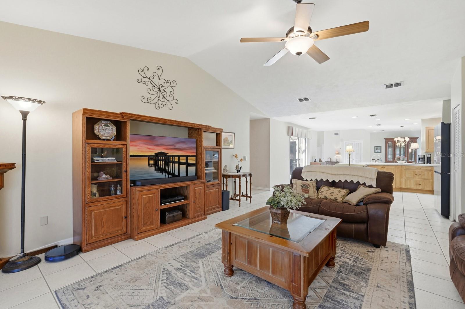 Image 18 of 60 For 38 Treetop Circle