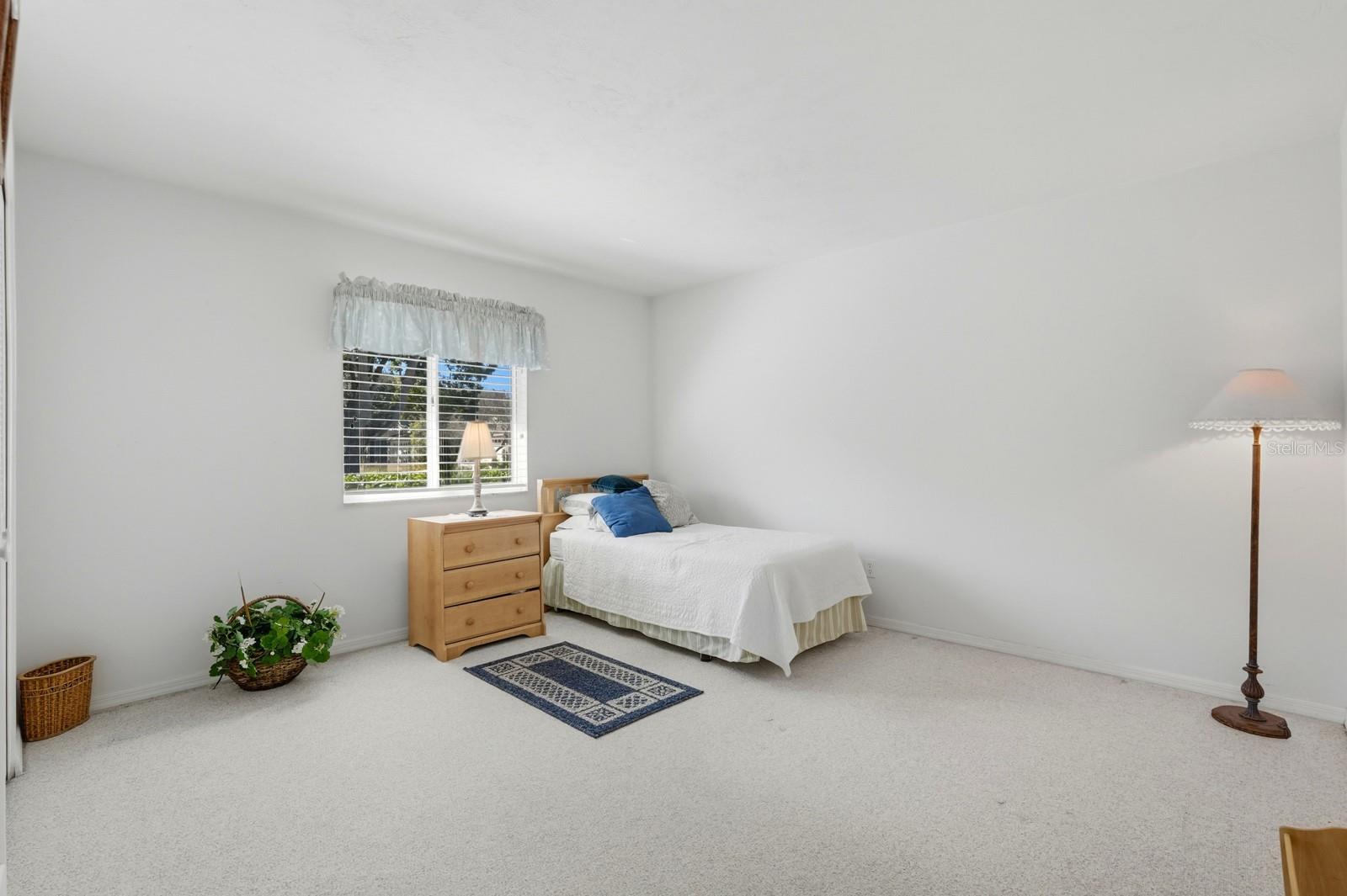 Image 21 of 60 For 38 Treetop Circle