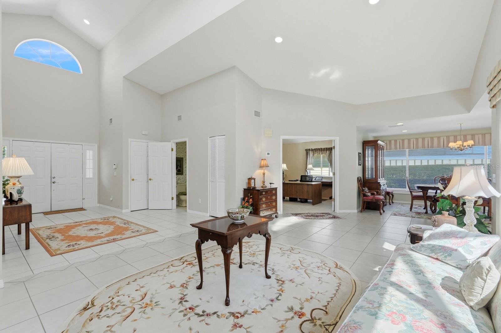 Image 7 of 60 For 38 Treetop Circle