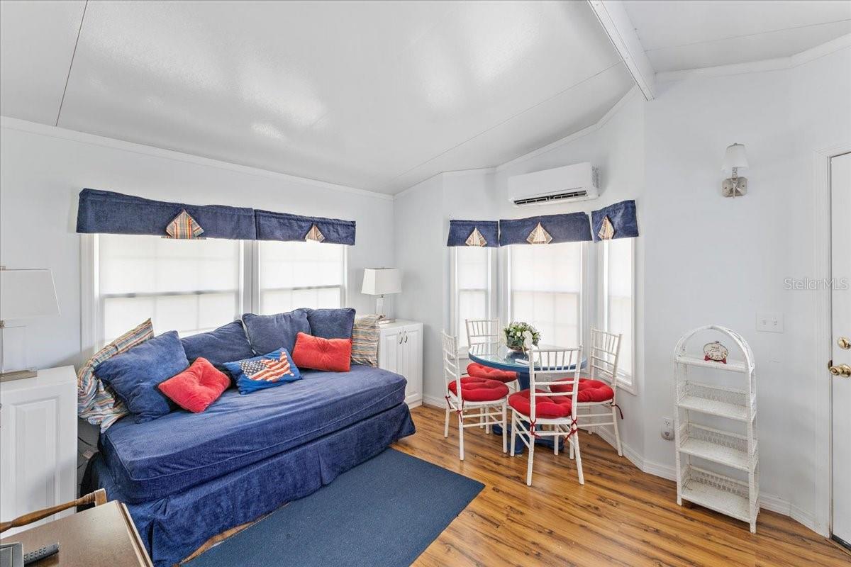 Image 22 of 58 For 633 Starboard Avenue