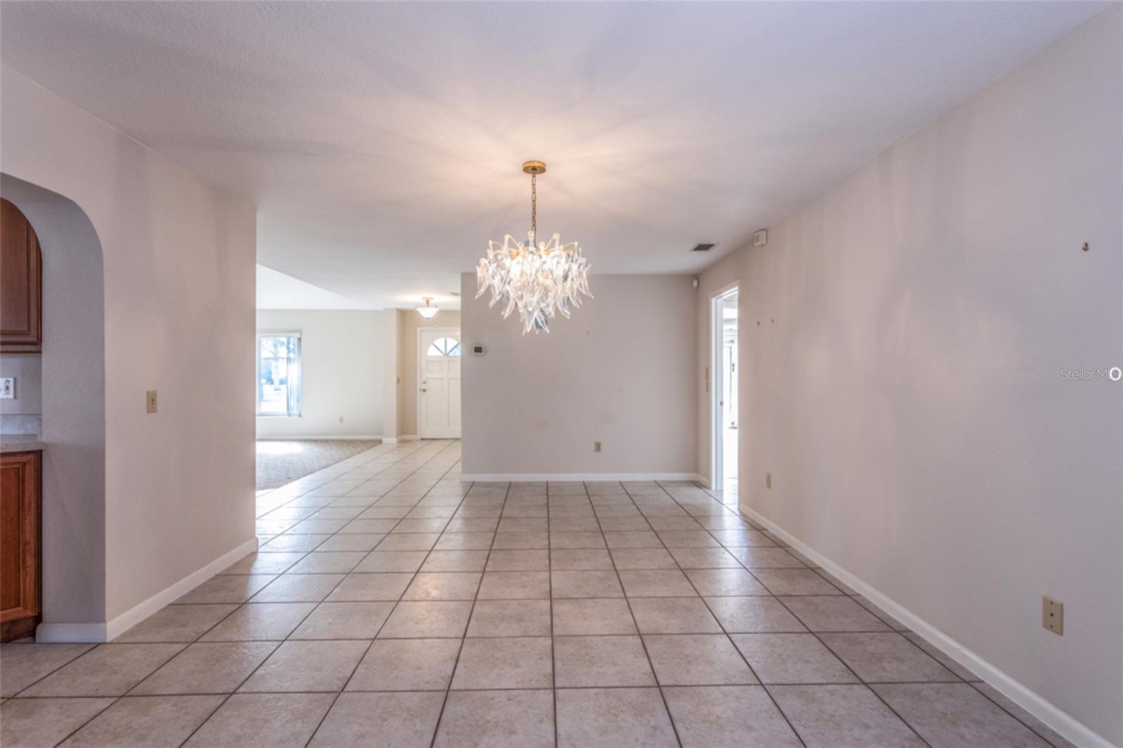 Image 14 of 52 For 21 Claymont Court S