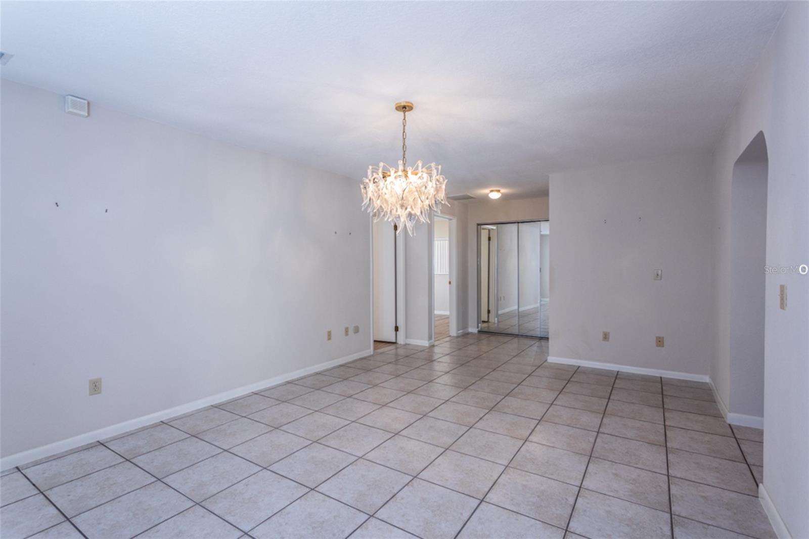 Image 17 of 52 For 21 Claymont Court S