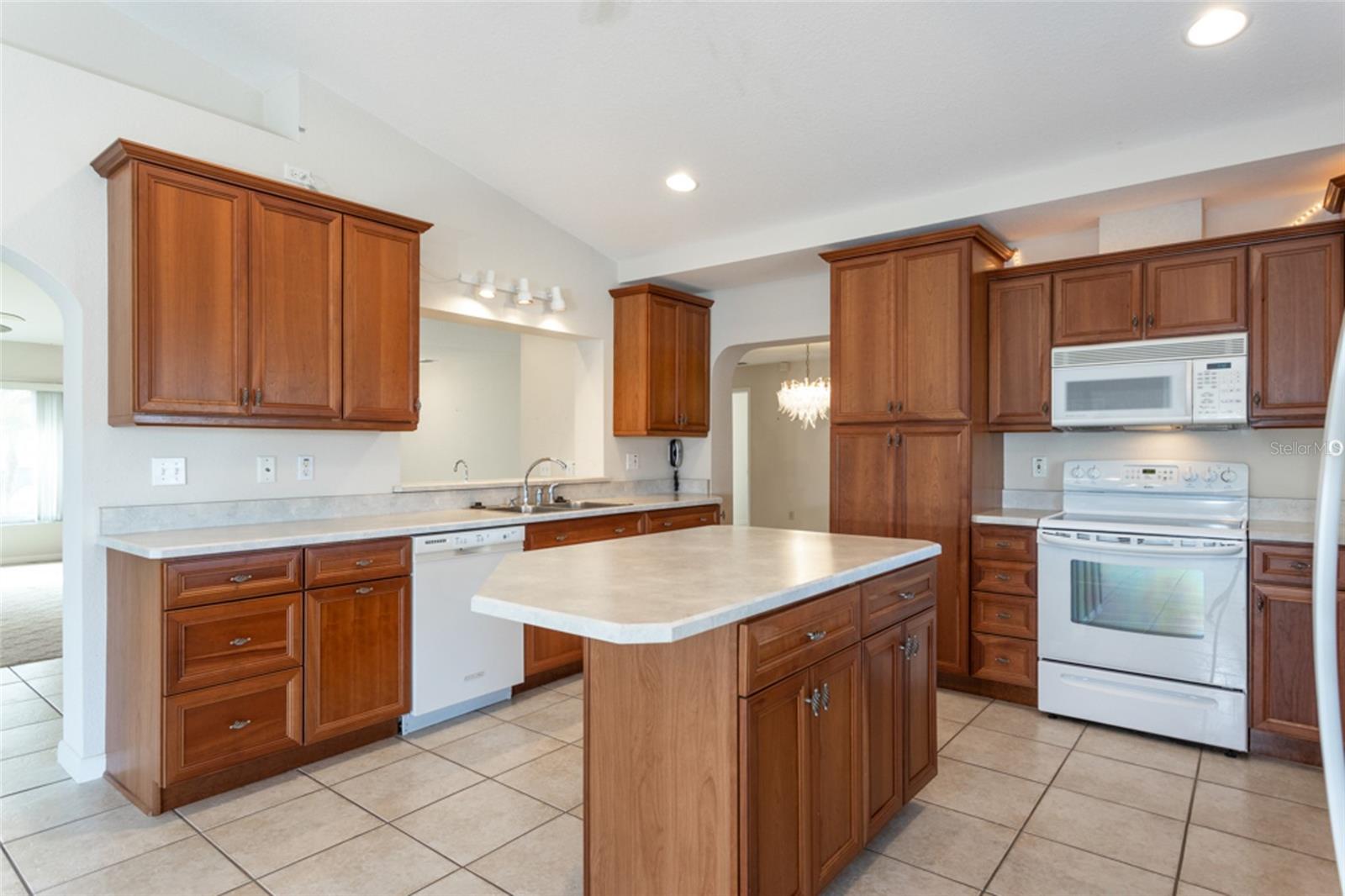 Image 5 of 52 For 21 Claymont Court S