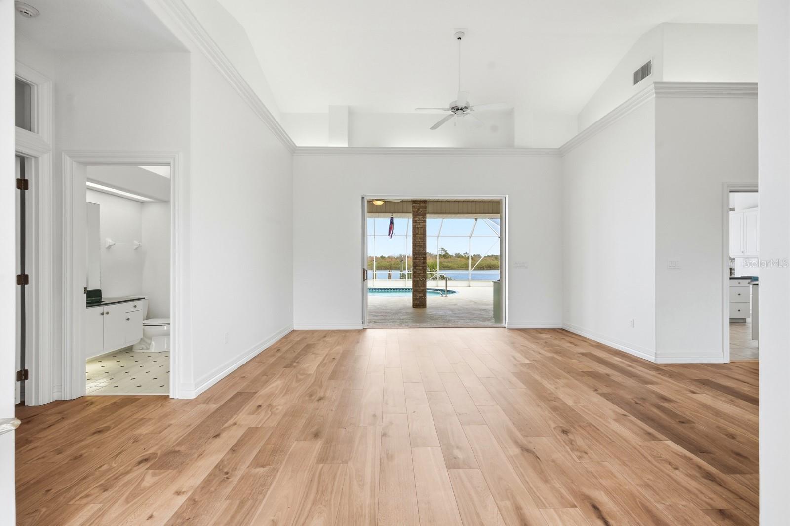 Image 11 of 56 For 407 Palm Drive