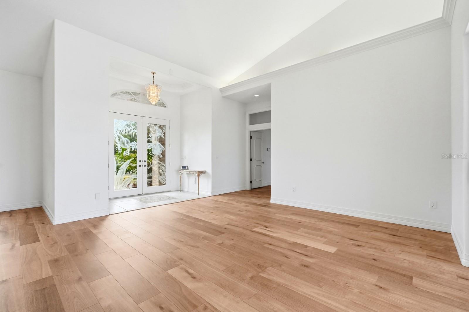 Image 12 of 56 For 407 Palm Drive