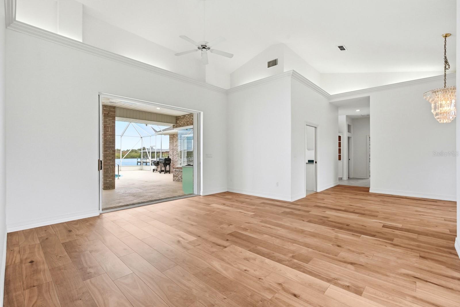 Image 13 of 56 For 407 Palm Drive