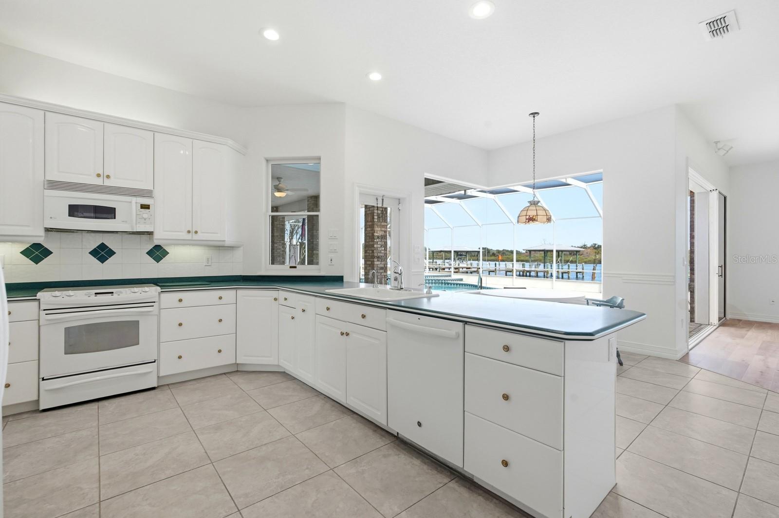 Image 20 of 56 For 407 Palm Drive