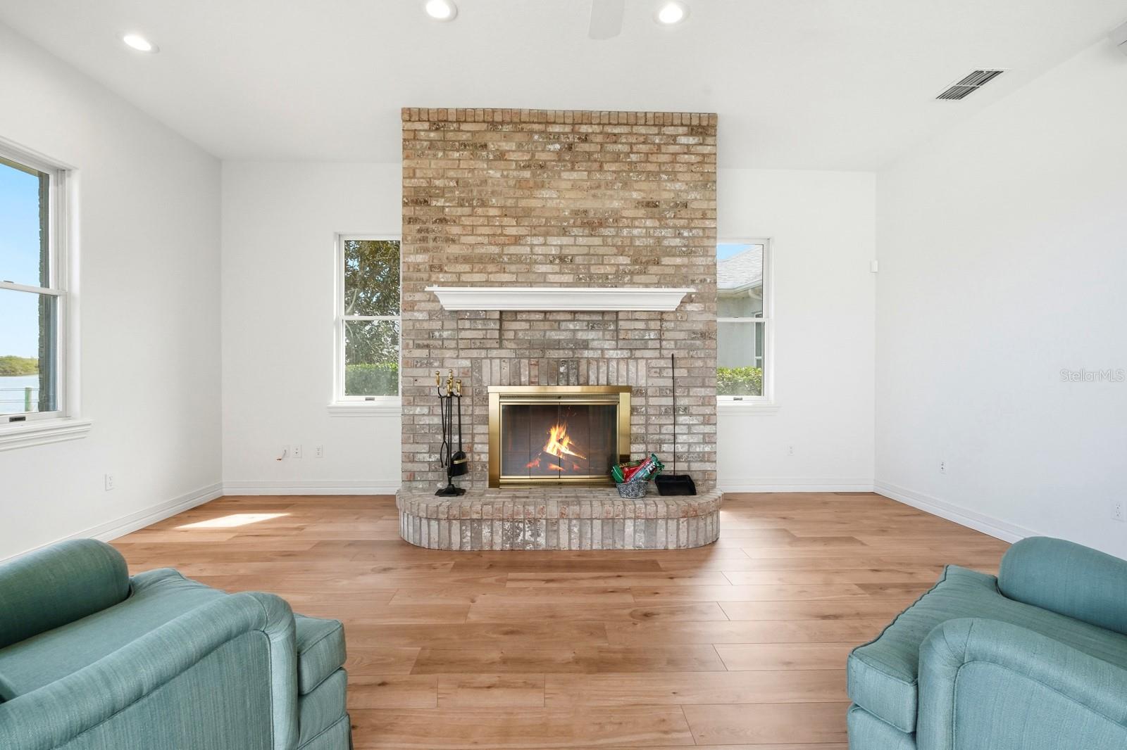 Image 21 of 56 For 407 Palm Drive