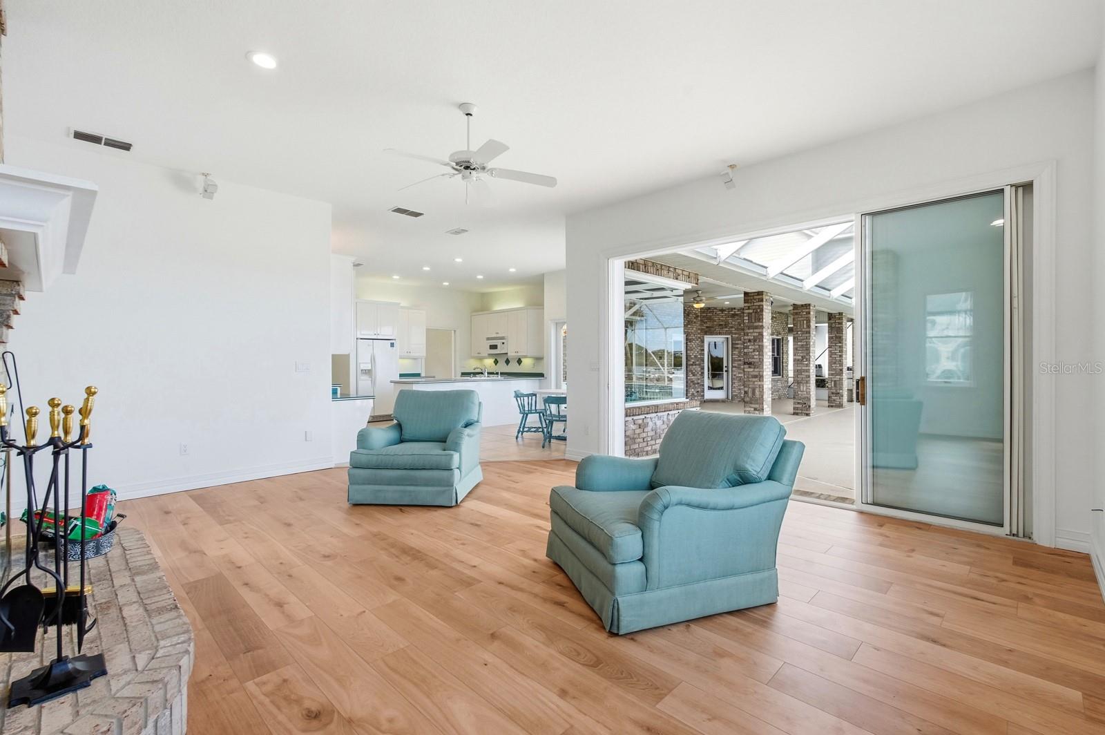 Image 27 of 56 For 407 Palm Drive