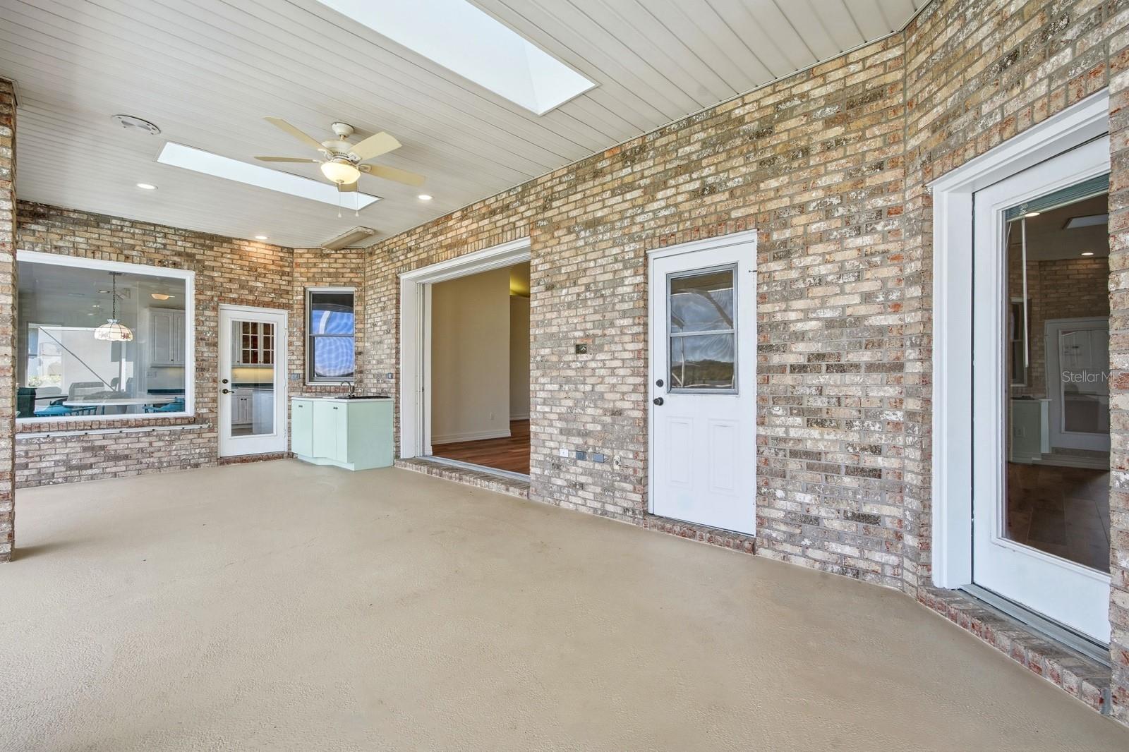 Image 28 of 56 For 407 Palm Drive