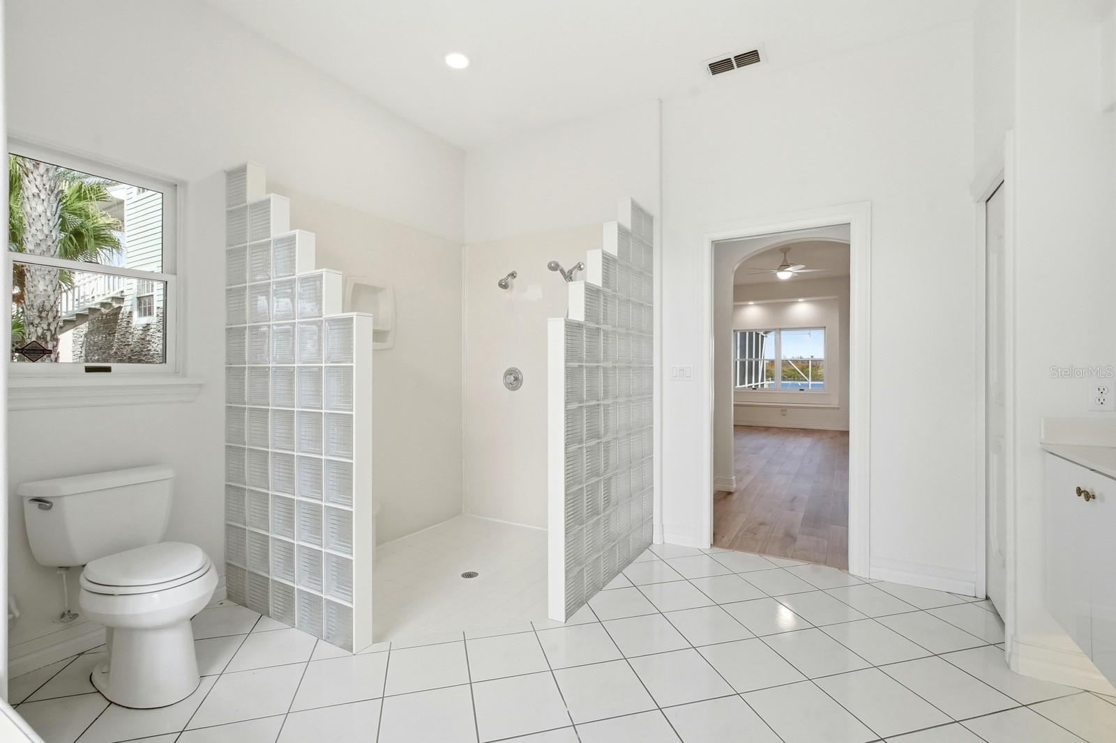 Image 37 of 56 For 407 Palm Drive