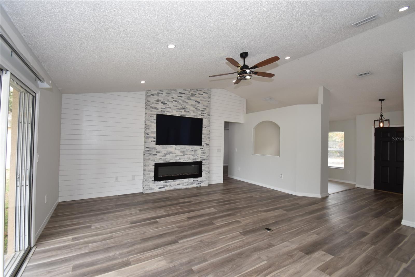 Image 11 of 36 For 77 Pebble Beach Drive