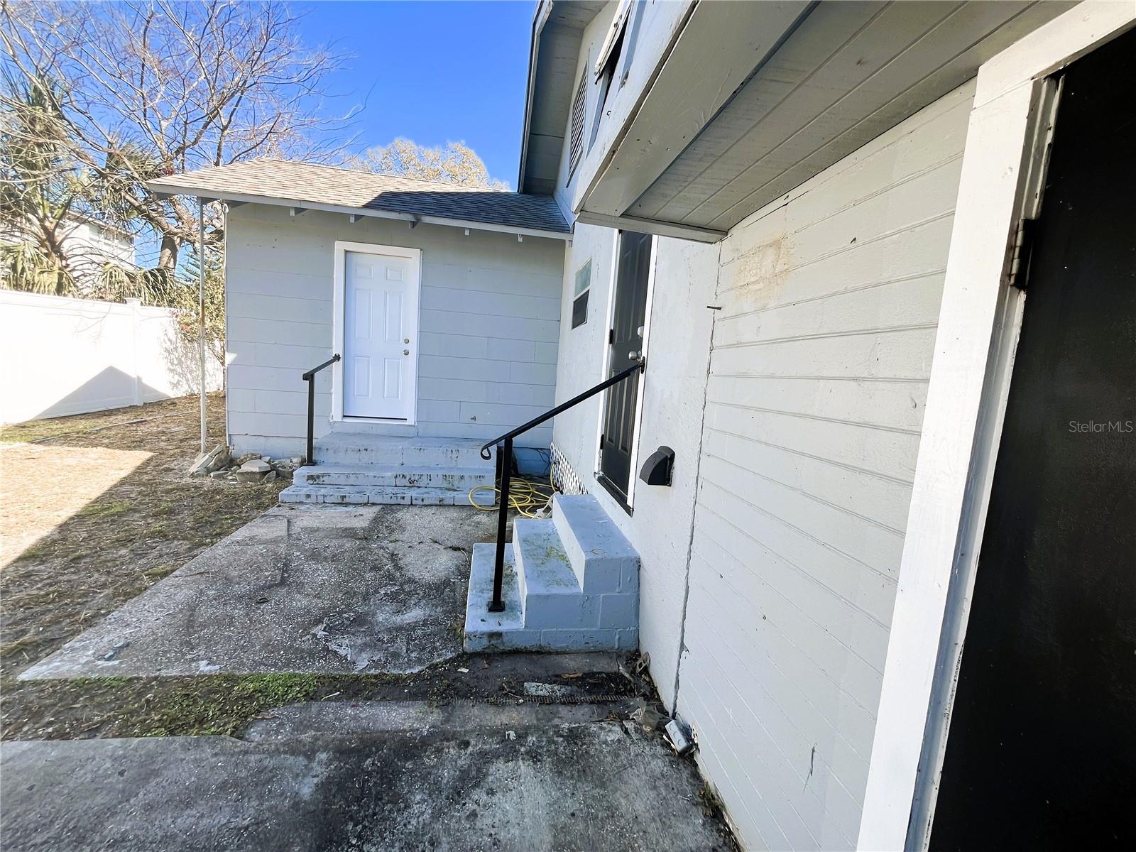 Image 13 of 39 For 318 Hobart Avenue