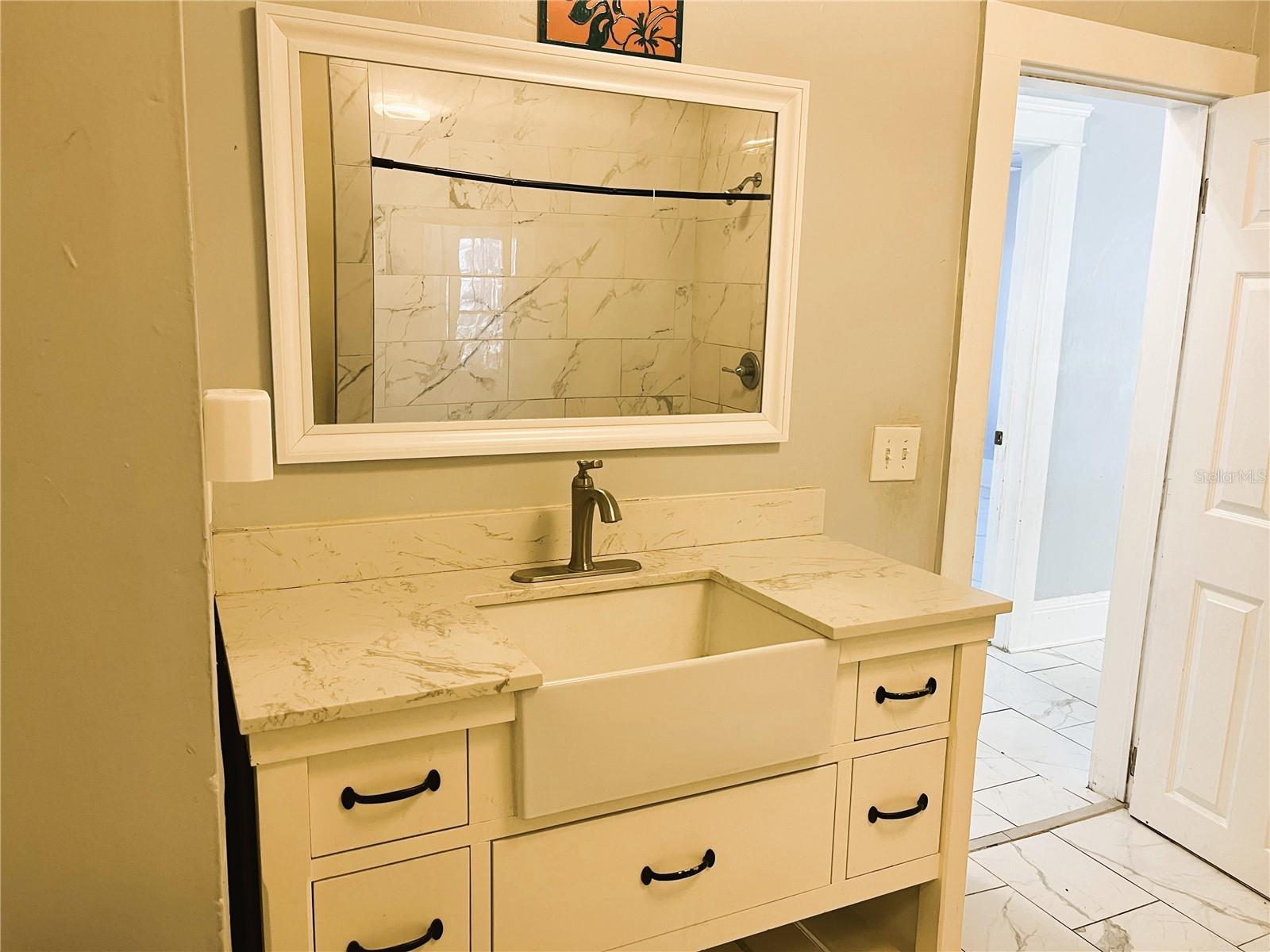 Image 15 of 39 For 318 Hobart Avenue